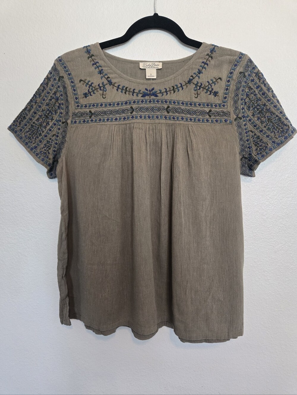 Lucky Brand Taupe Short-Sleeve Blouse with Blue Embroidery, Size Small
